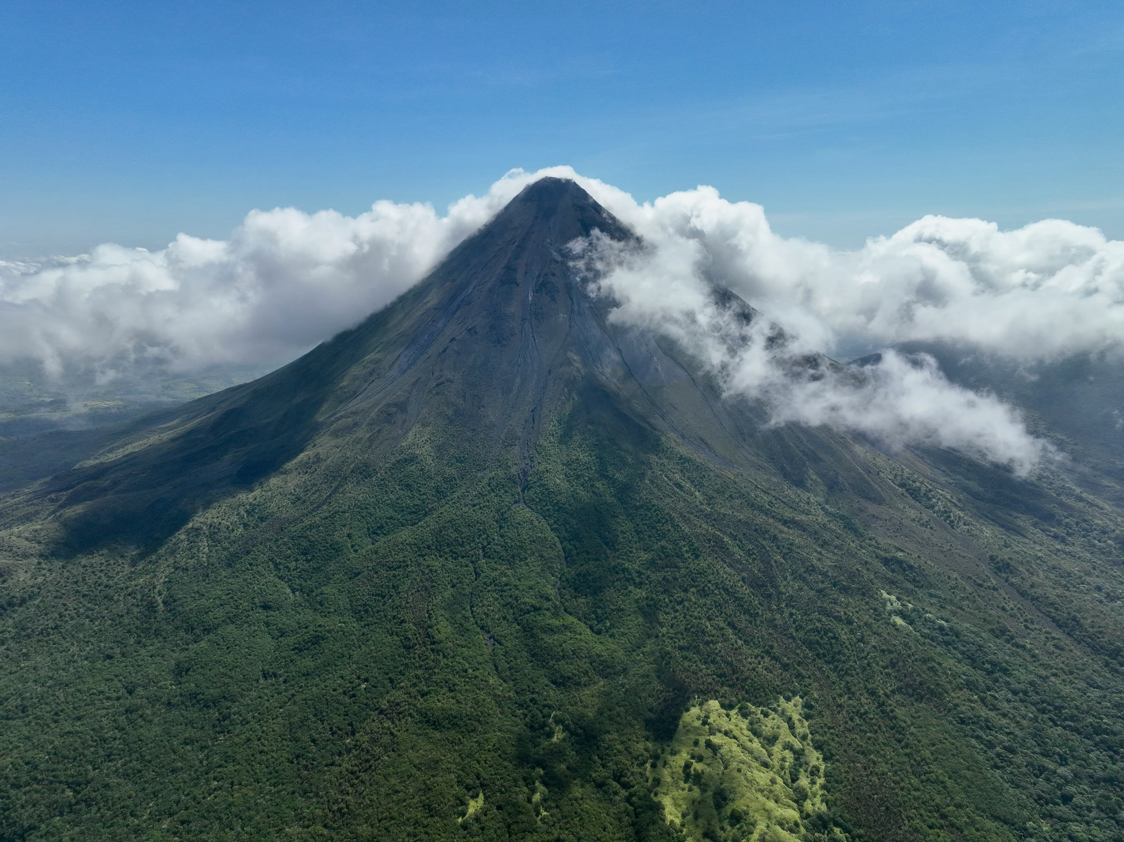 Volcán Arenal & Aguas Termales